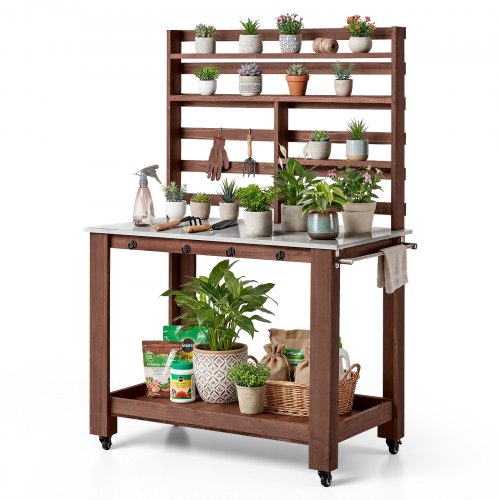 VEVOR Pflanztisch, Gärtnertisch, Gartenarbeitstisch mit Edelstahl-Tischplatte, Ablageflächen, 4 Rollen, Haken, Blumentisch, Umtopftisch für Terrasse und Garten, Braun, Regalstil 1150x660x1695 mm