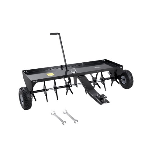 

VEVOR Aerifizierer, 1500x980x885 mm, Rasenbelüfter zum Hinterherziehen mit Universalkupplung, Aufsitzmäher mit abwechselnd angeordneten Eisenspikes, Rasenlüfter für Gärten, Rasenflächen, Bauernhöfe