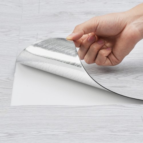 

VEVOR Baldosas de Vinilo Autoadhesivas de 9900 x 600 mm, 1,5 mm de Grosor, Despegar y Pegar, Suelos de Bricolaje de Grano de Madera Gris Claro Fácil para Cocina, Comedor, Dormitorios y Baños