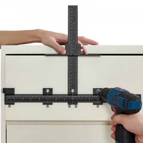 

VEVOR Gabarit de Quincaillerie d'Armoire en Alliage d'Aluminium Gabarit de Perçage Ajustable de Poignées Portes avec Poinçon Central Outil de Gabarit pour Installation de Boutons de Portes de Tiroirs